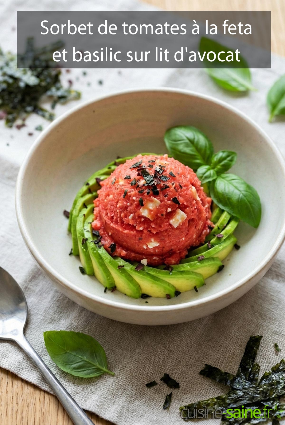 Sorbet de tomates à la feta et basilic sur lit d'avocat
