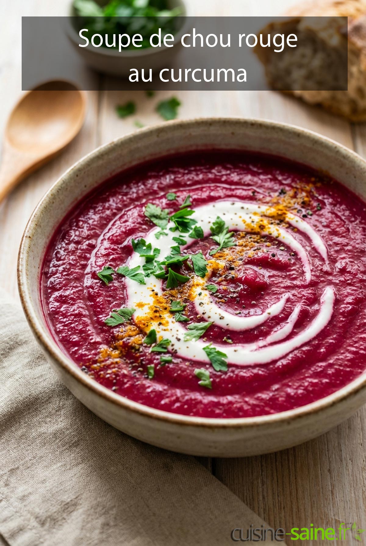 Soupe de chou rouge au curcuma