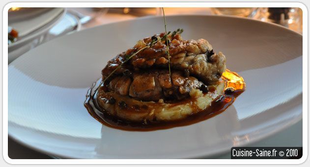 Ris de veau laqué aux câpres et au citron confit, pulpe de pommes de terre écrasées