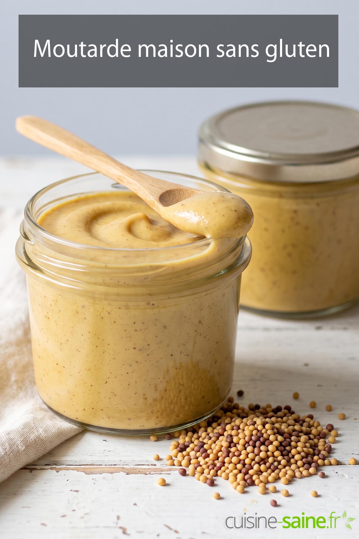 Moutarde maison sans gluten préparée avec des graines de moutarde
