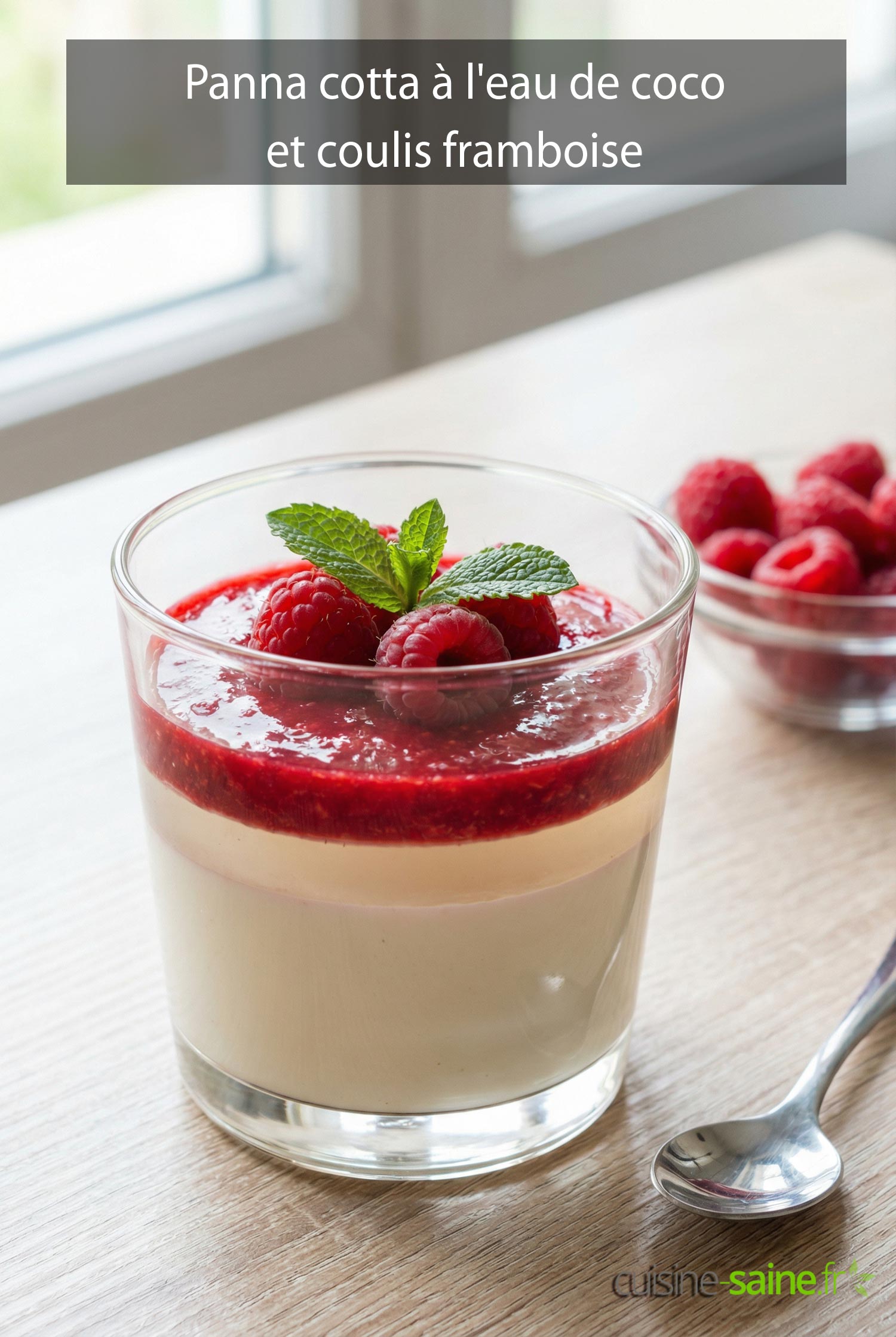 Panna cotta à l'eau de coco et coulis framboise