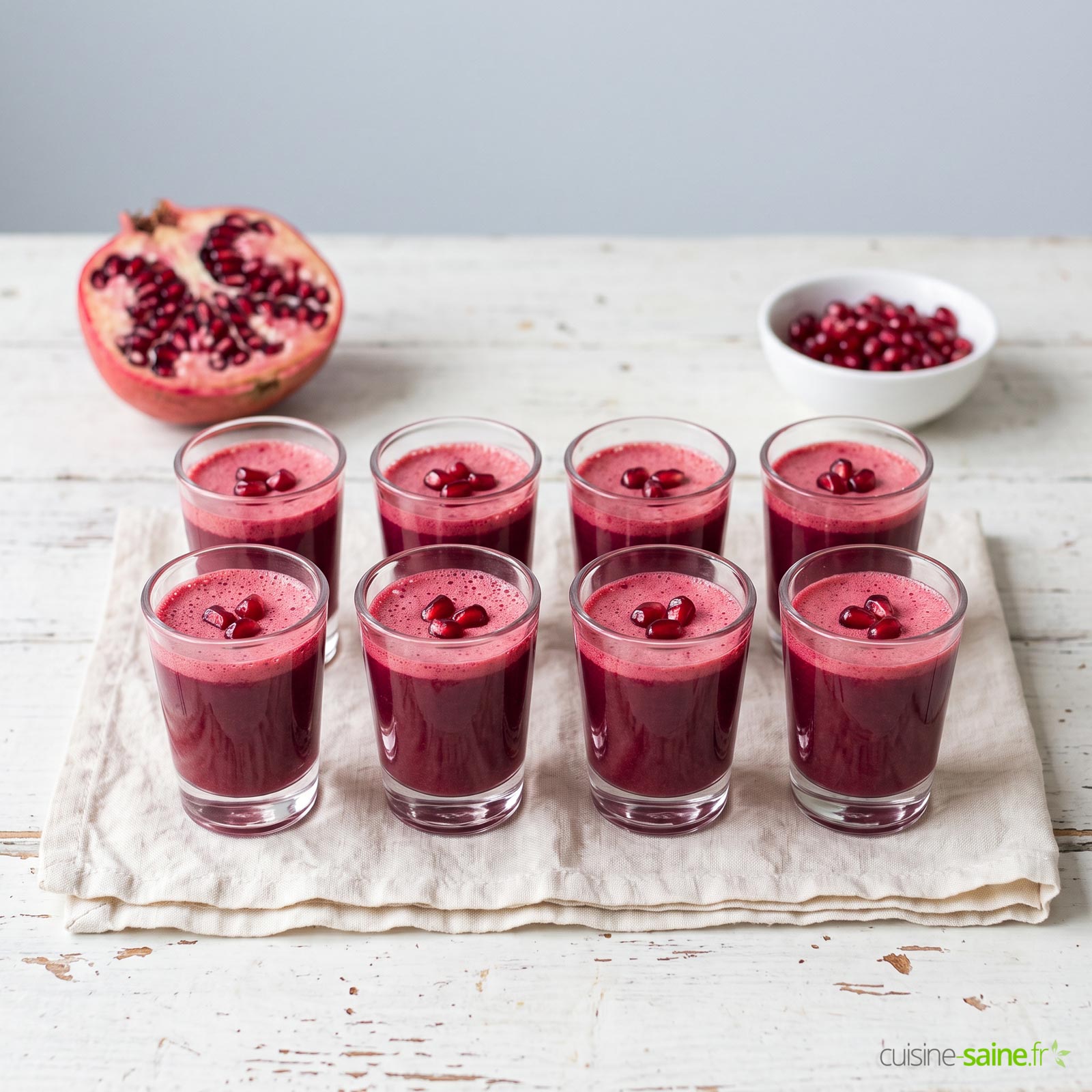 Mini-verrines de mousse de betterave à la grenade pour l'apéritif, sans gluten ni lactose