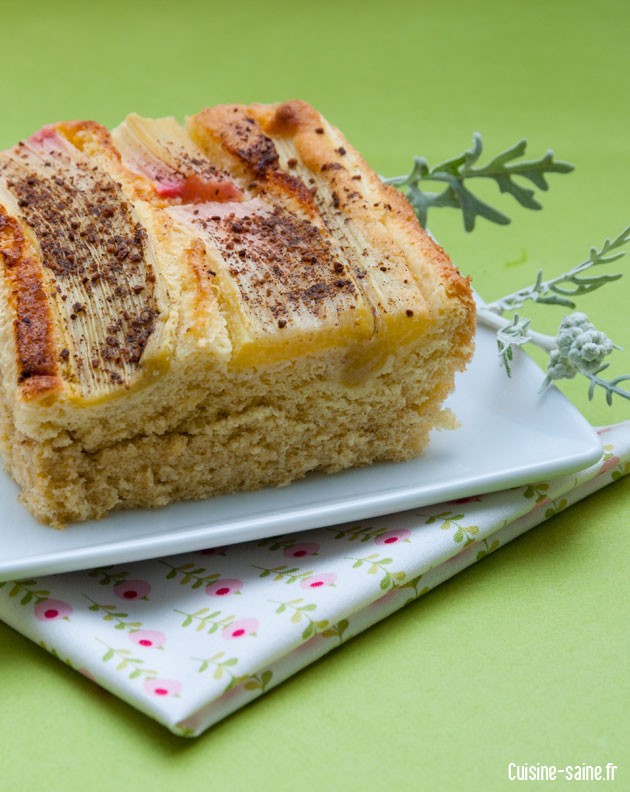 Recette bio : gâteau ultra moelleux à la rhubarbe sans gluten ni lactose
