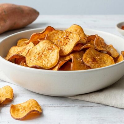 Recette de chips de patate douce au four sans gluten ni lactose, dorées et croustillantes