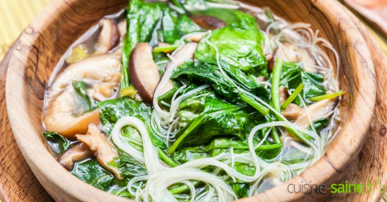 Soupe chinoise aux shiitakes et épinards