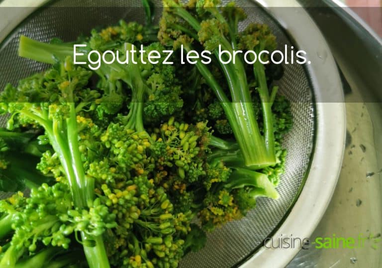 Égouttez les brocolis sans une passoire.