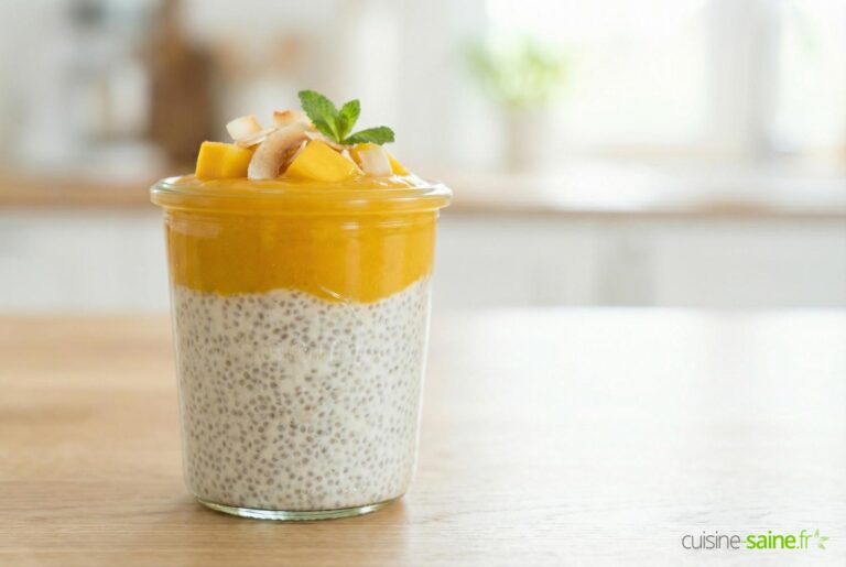 Pudding de chia coco et coulis de mangue
