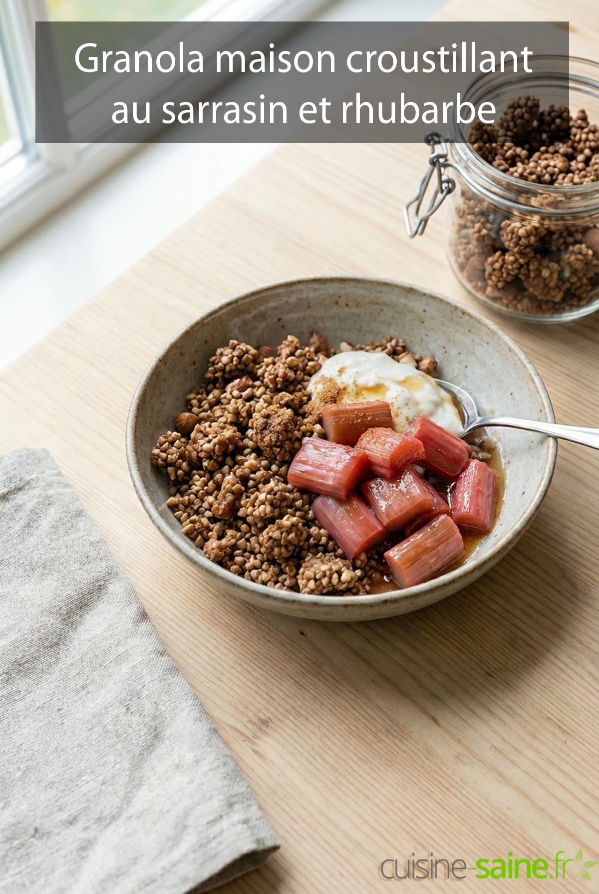 Granola maison croustillant au sarrasin et rhubarbe