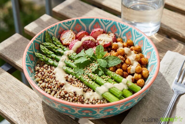 Poke bowl végétarien de mai aux légumes de printemps