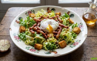 Salade lyonnaise sans gluten : la vraie recette à l’œuf poché