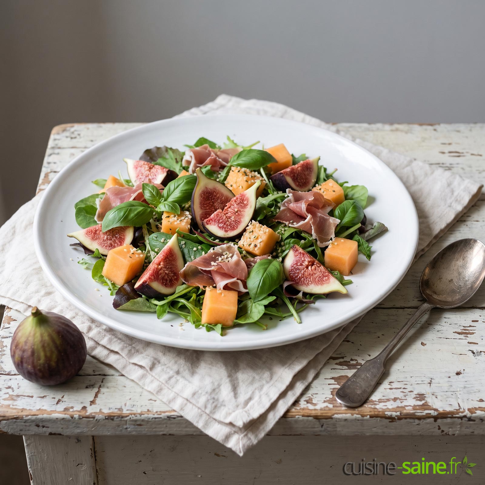 Salade méditerranéenne figues, melon et jambon cru
