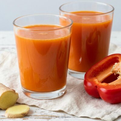 Recette de jus d'automne à l'extracteur carotte, pomme, poivron rouge et gingembre